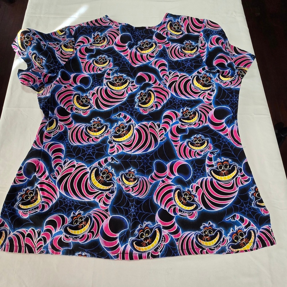 Disney Alice in Wonderland Cheshire Cat Scrub Top V-Neck Trippy Women XL